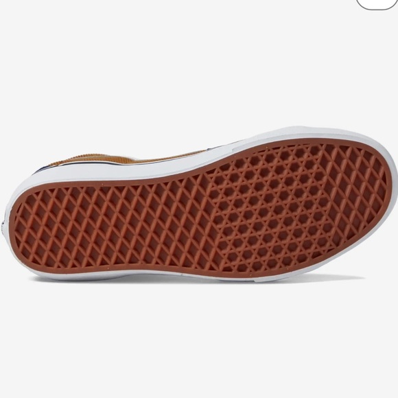 Vans Men’s Sk8-Hi
Mini Cord Blue/Brown
VN0007NS0BO
Sneakers 

CORDUROY - Picture 4 of 16